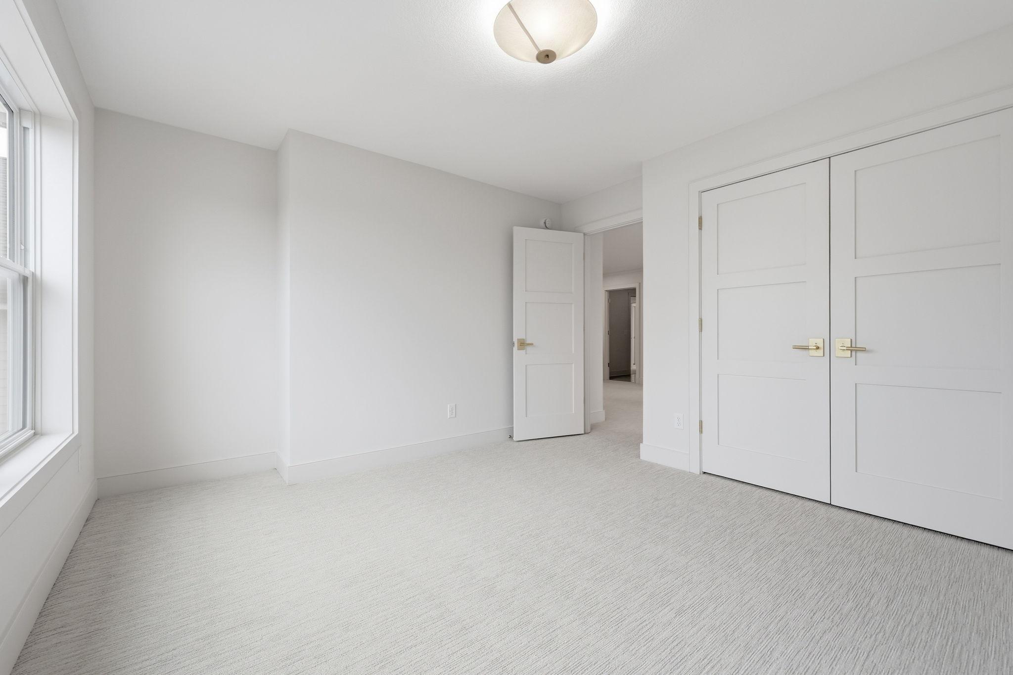 380 Laurel Curve