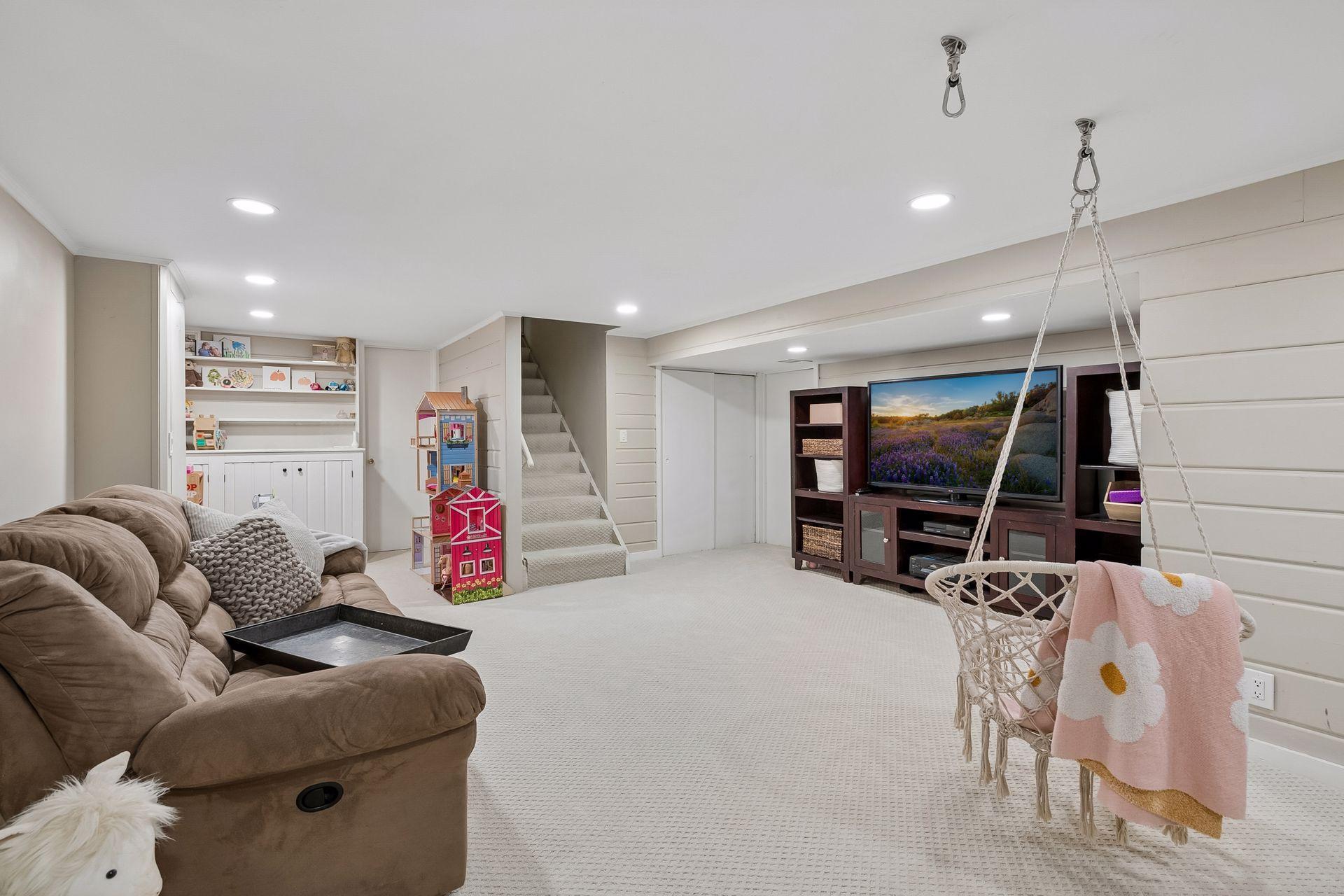 1917 Dixon Drive