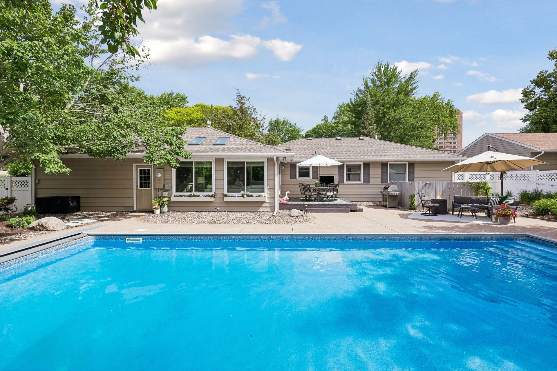 1917 Dixon Drive