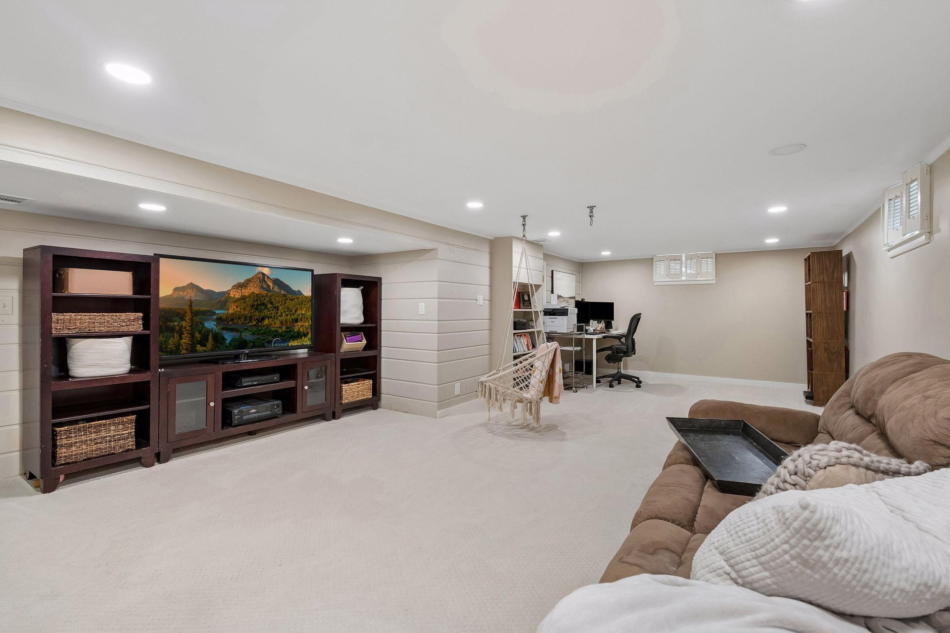 1917 Dixon Drive