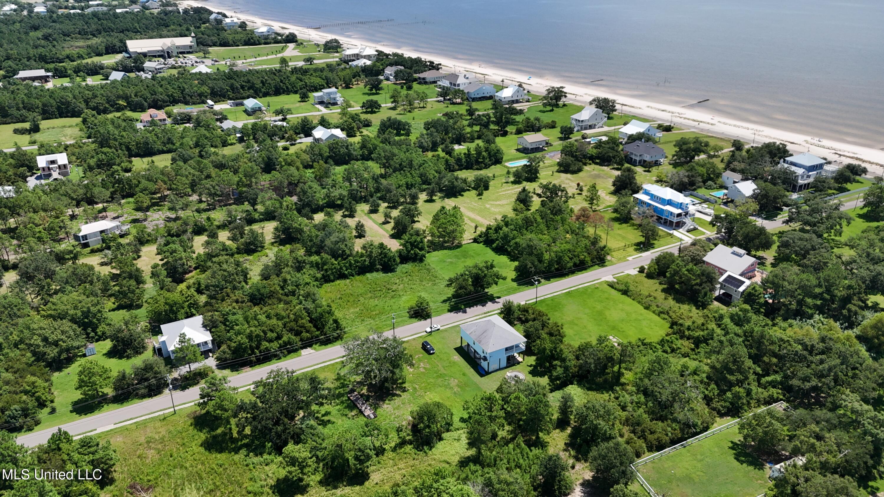 137 Oak Boulevard
