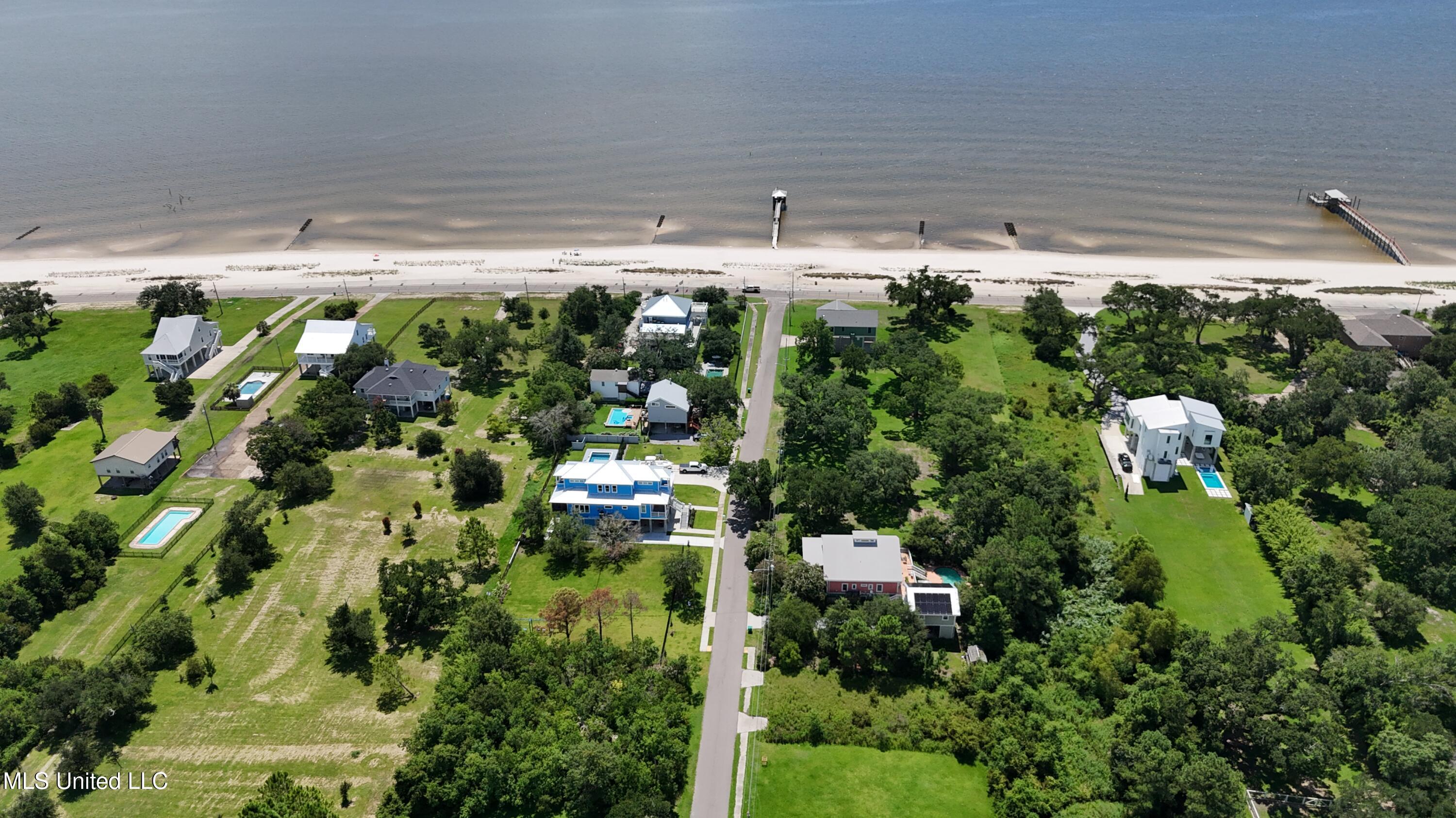137 Oak Boulevard