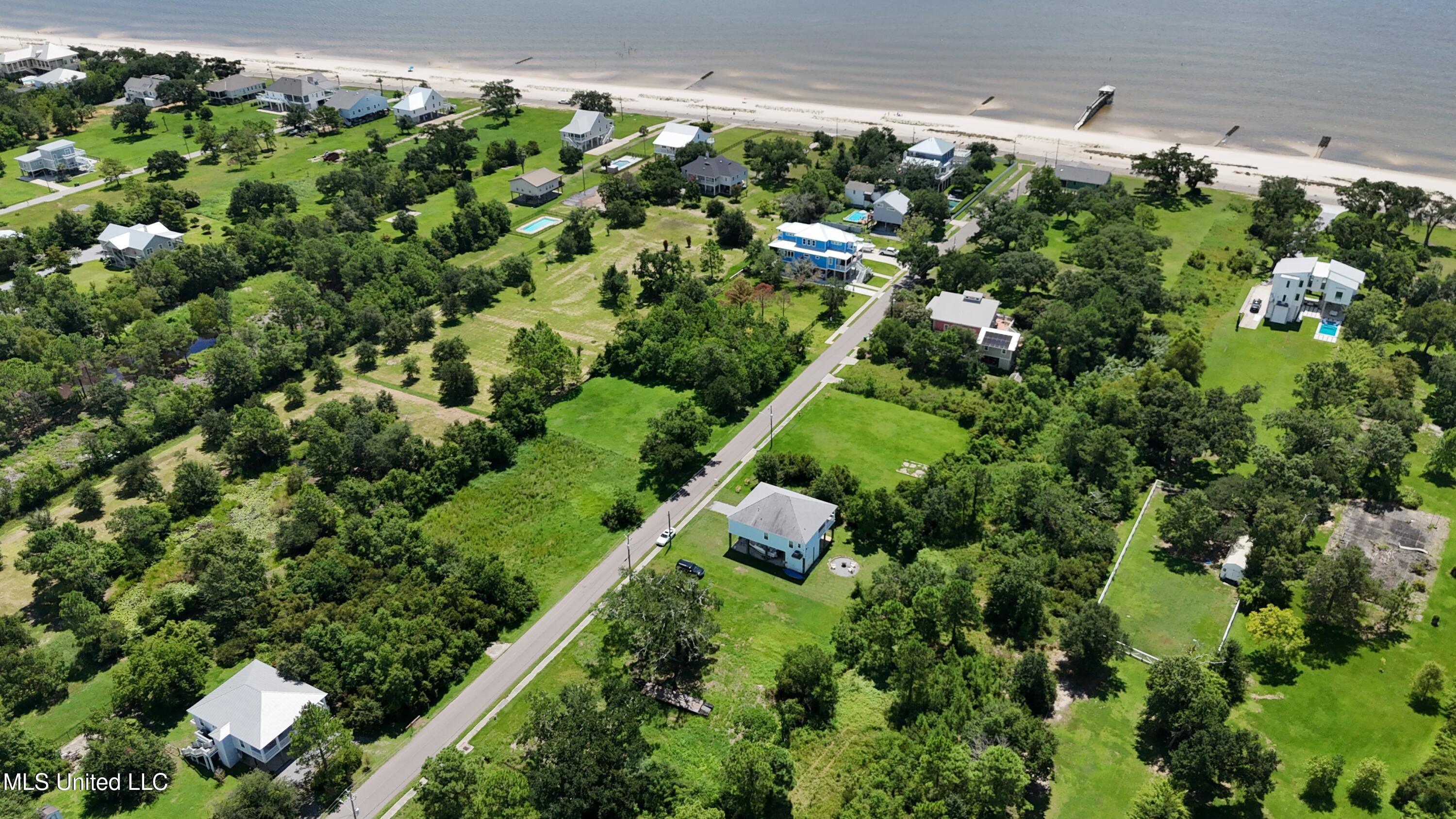 137 Oak Boulevard