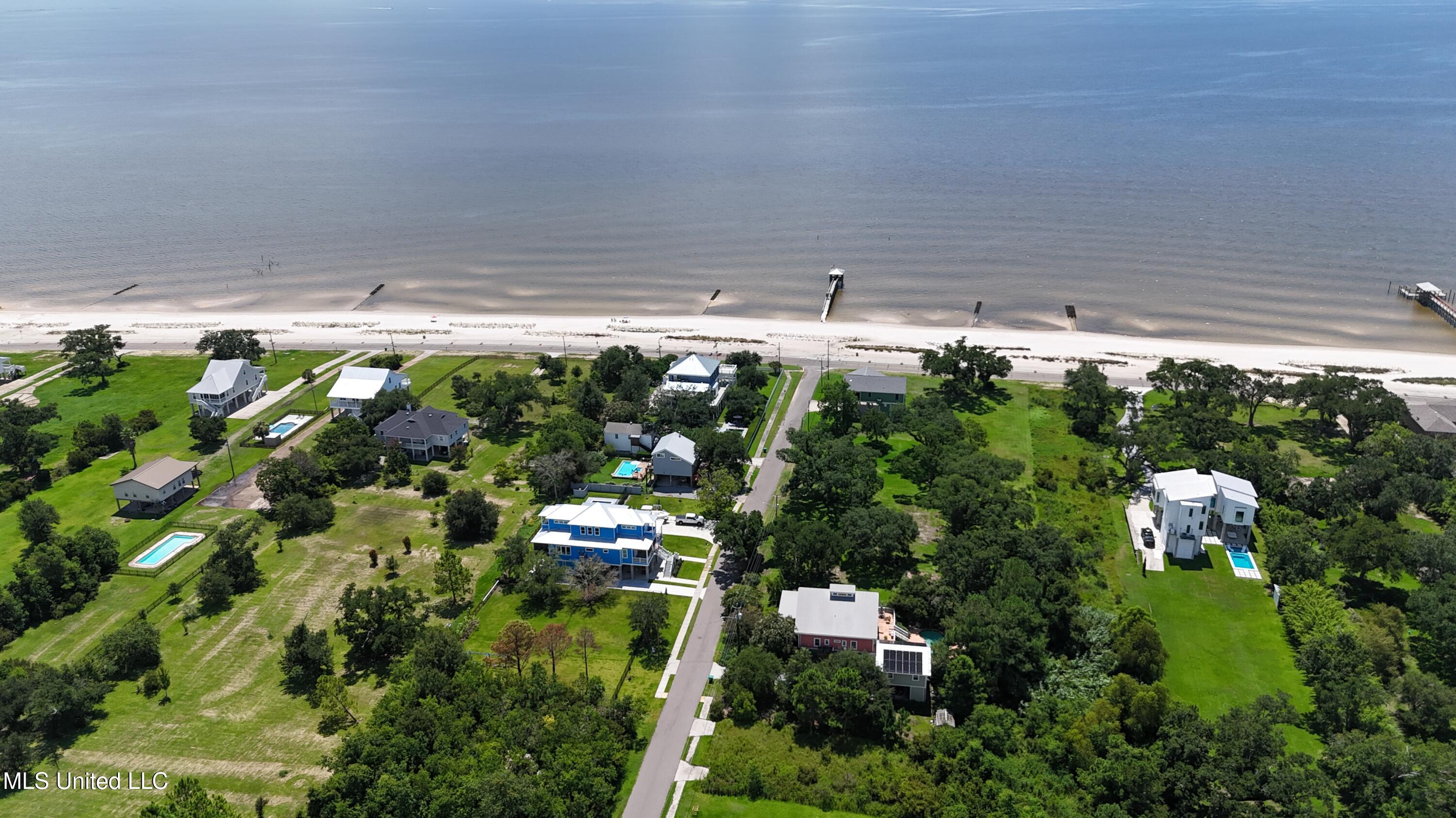 137 Oak Boulevard