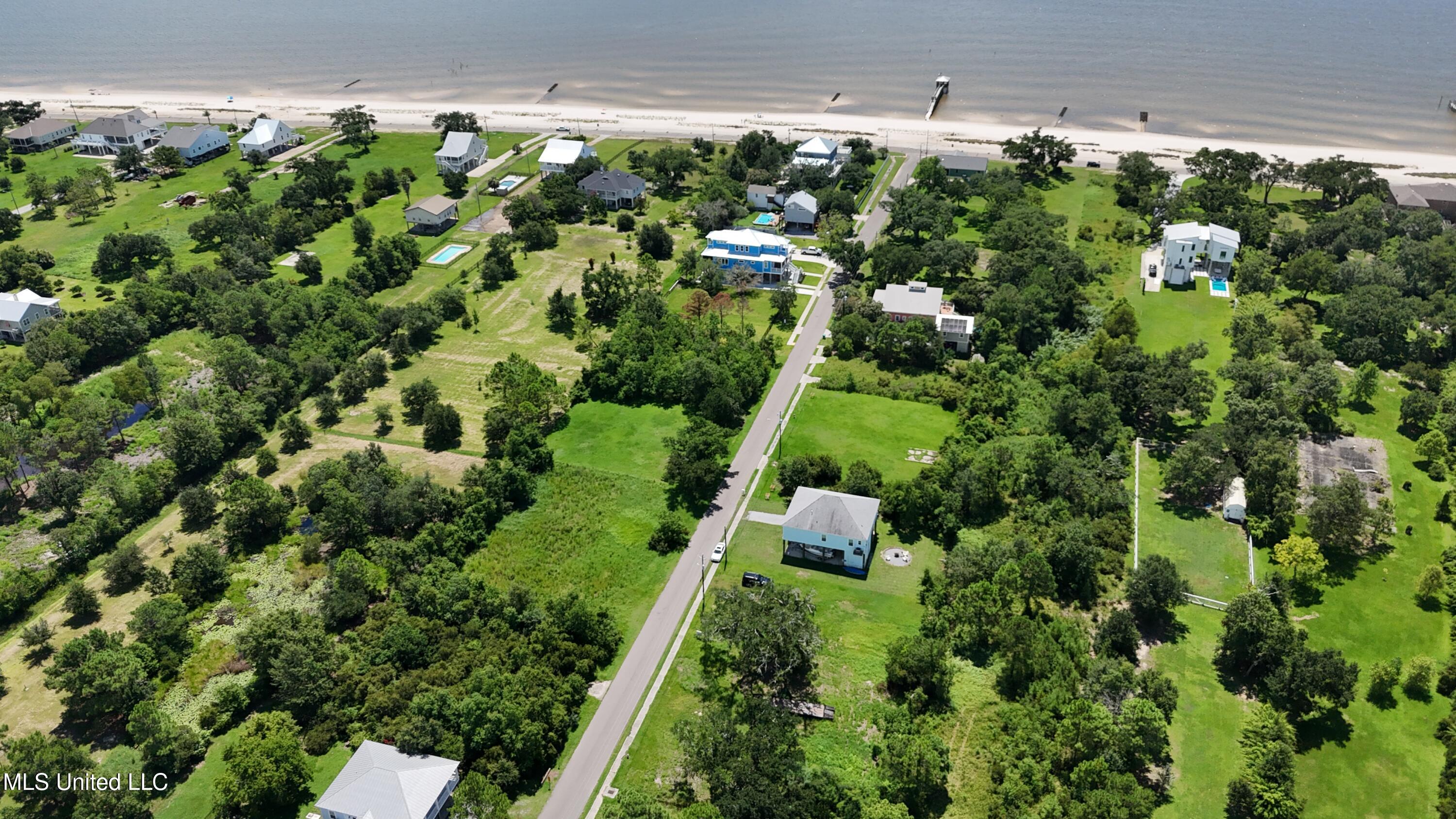 137 Oak Boulevard