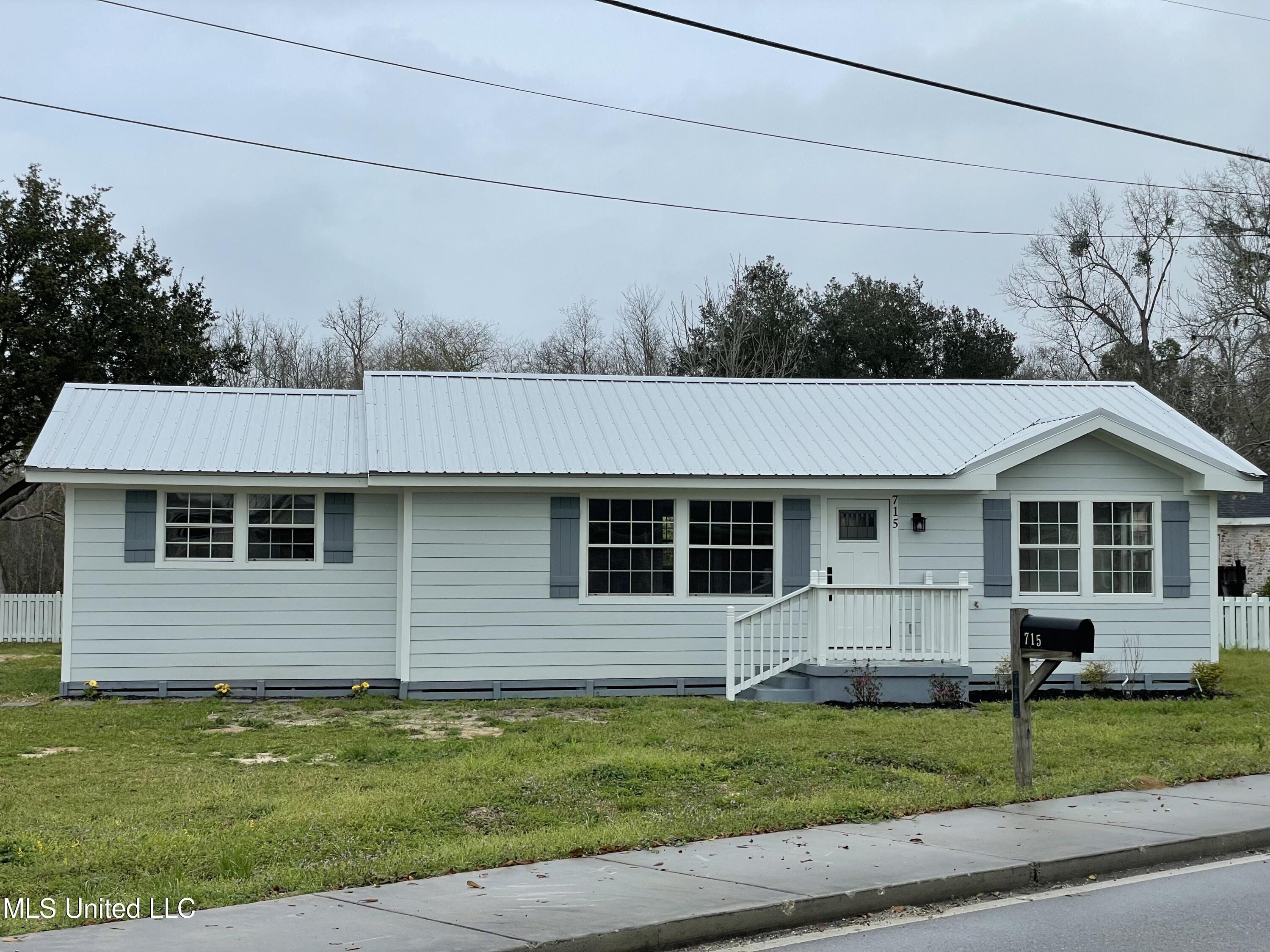 715 Old Spanish Trail