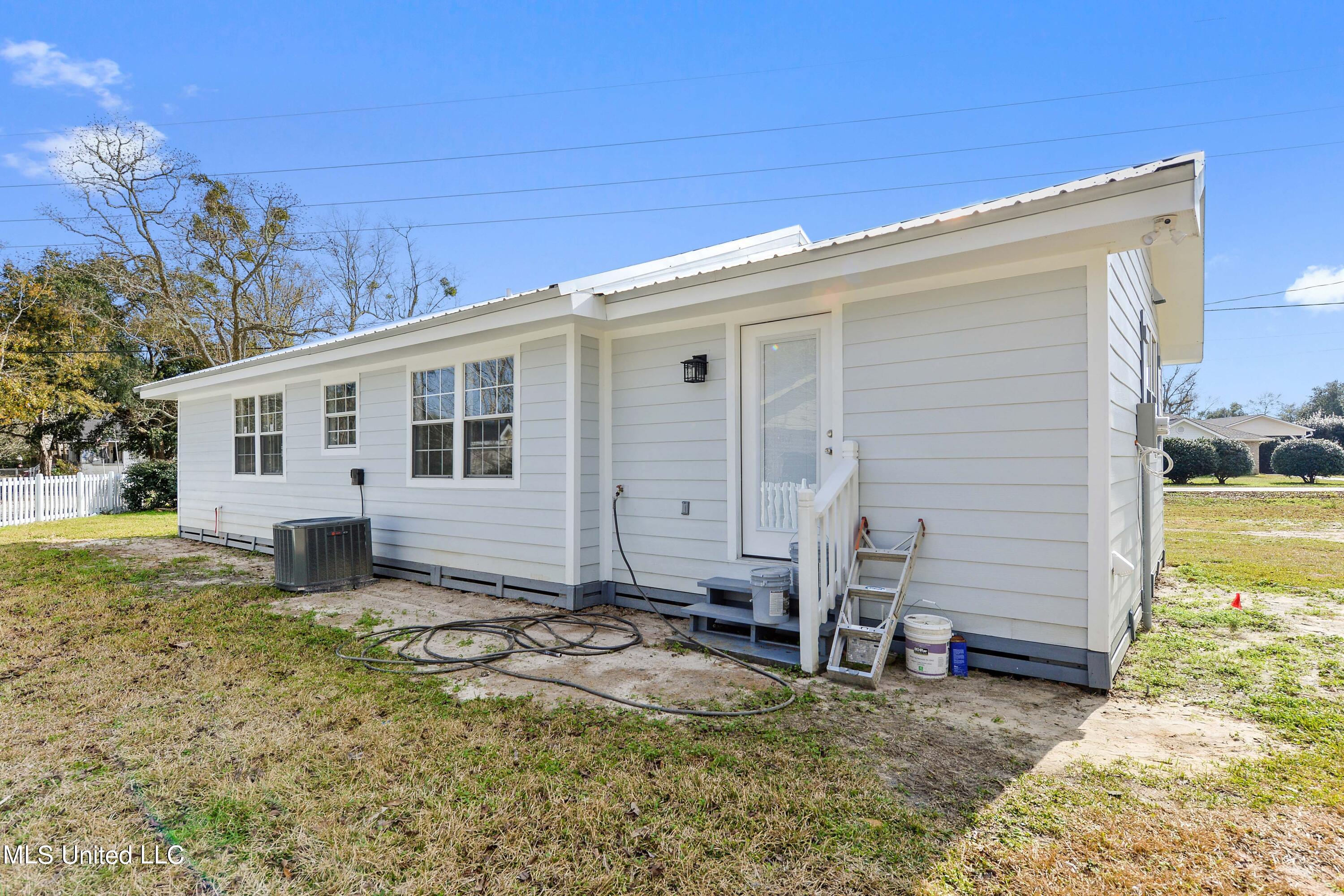 715 Old Spanish Trail