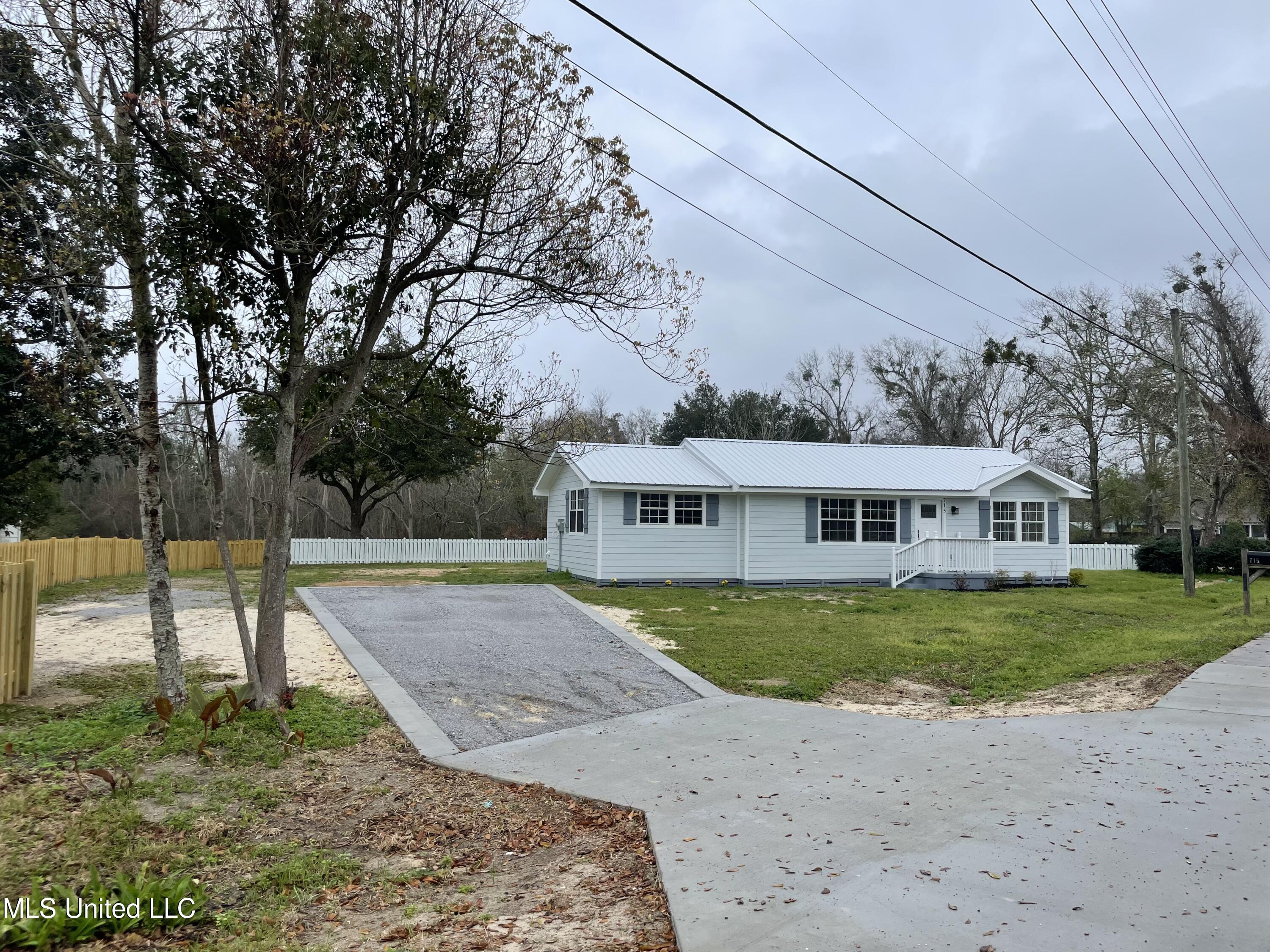 715 Old Spanish Trail