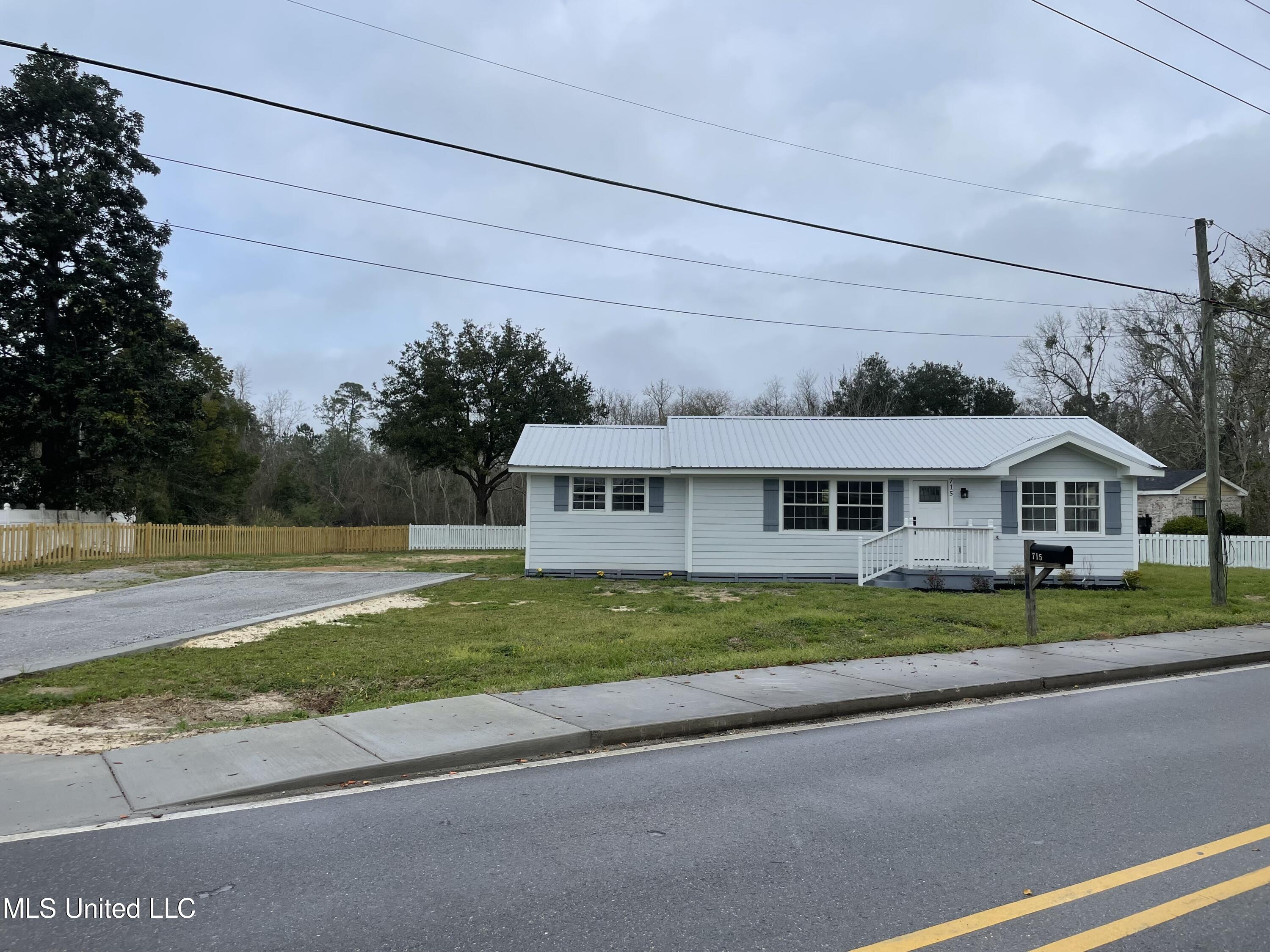 715 Old Spanish Trail