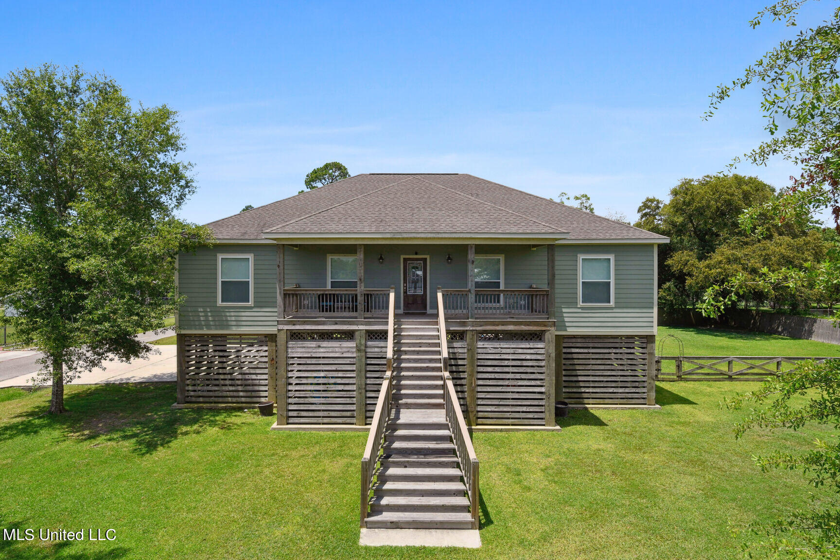 1005 Waveland Avenue