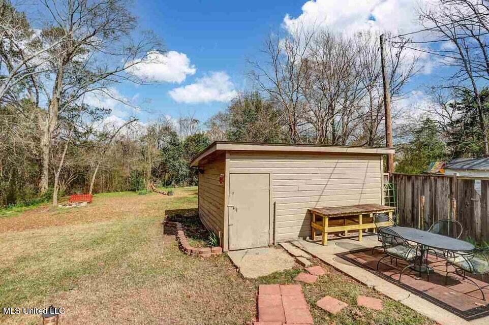 450 E Ridgeway Street