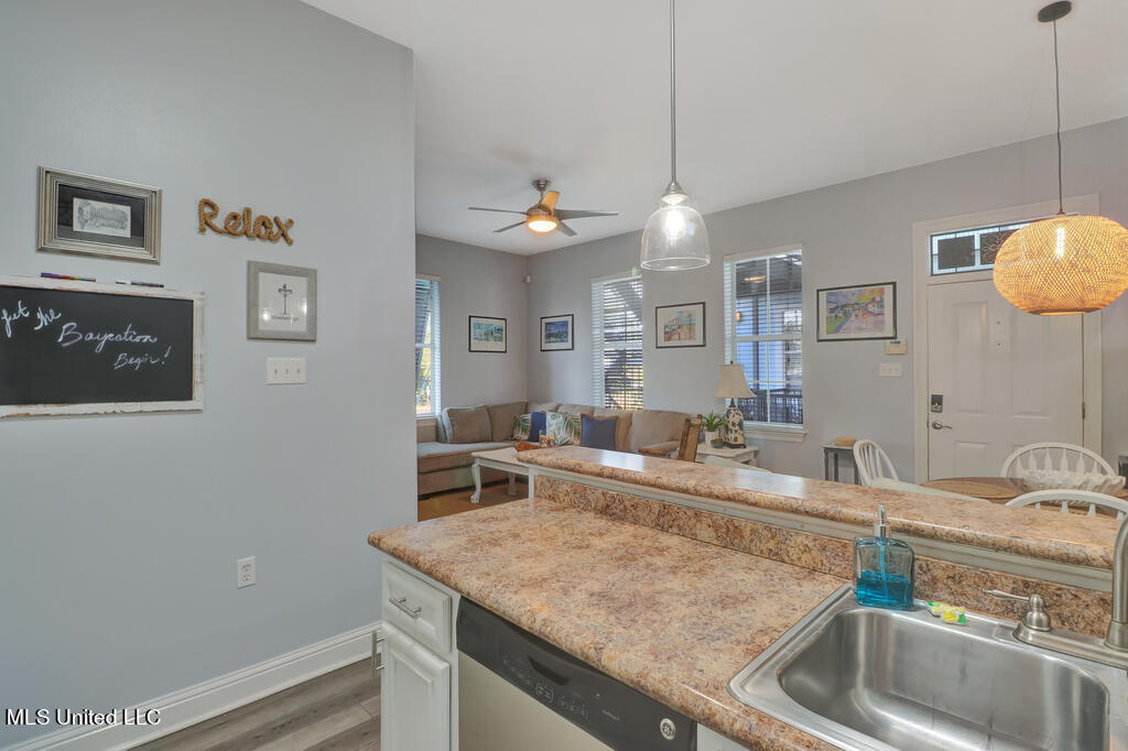 699 Dunbar Avenue, 204