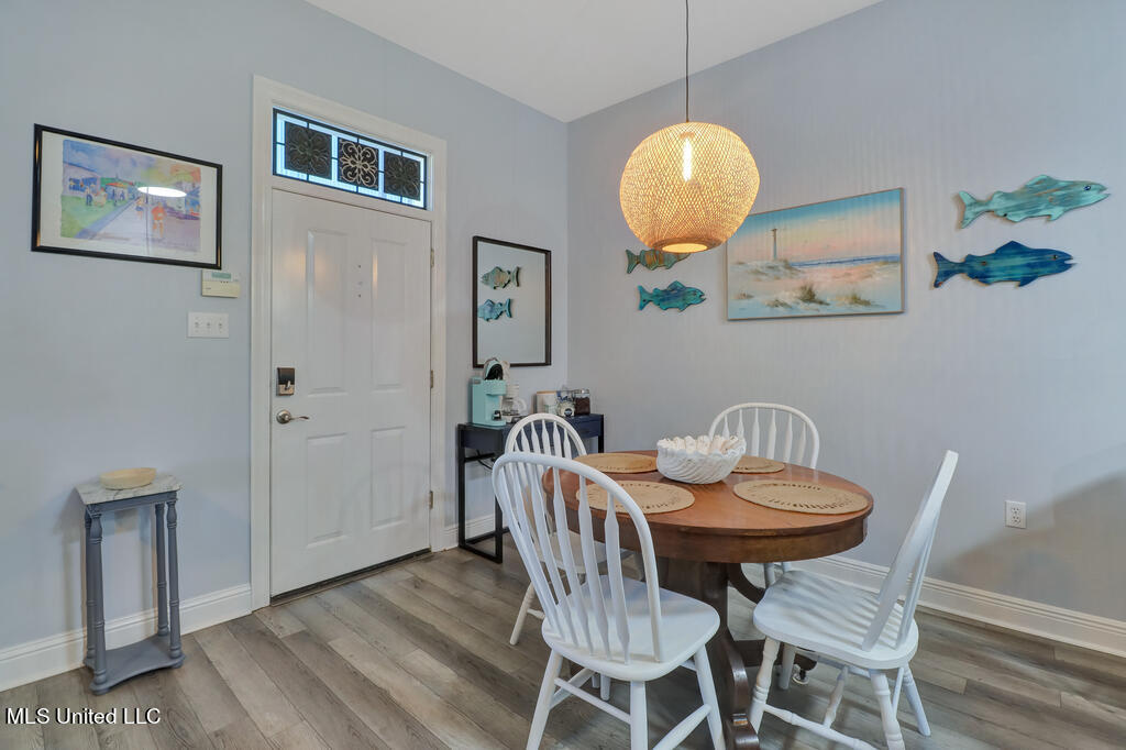 699 Dunbar Avenue, 204