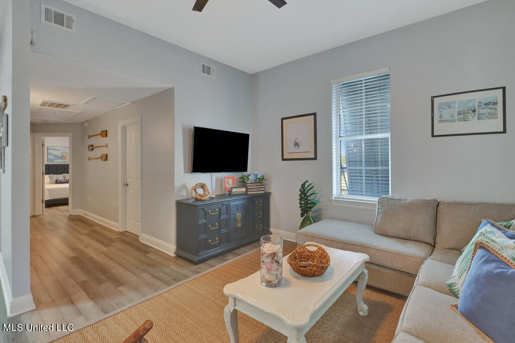 699 Dunbar Avenue, 204