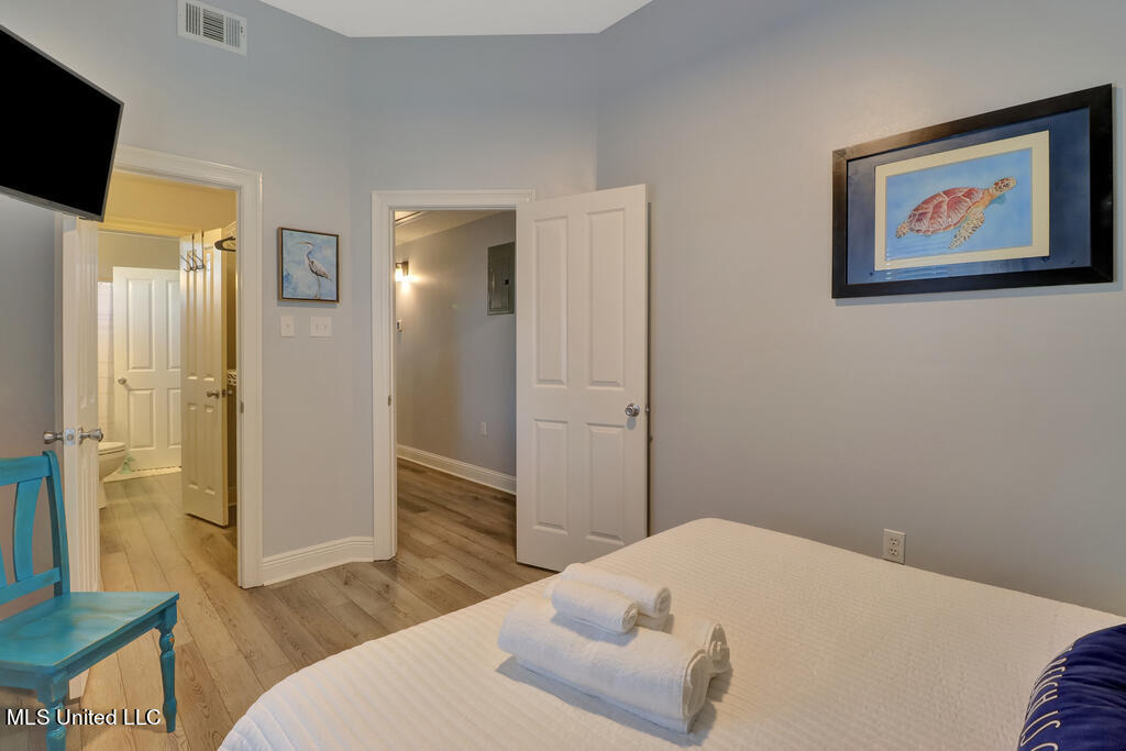 699 Dunbar Avenue, 204