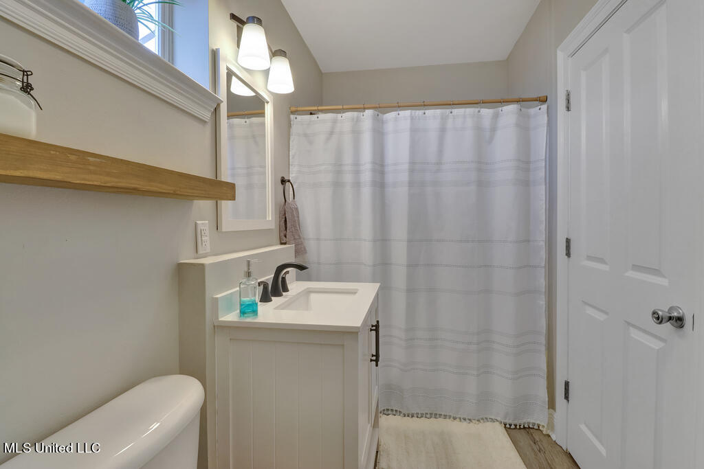 699 Dunbar Avenue, 204