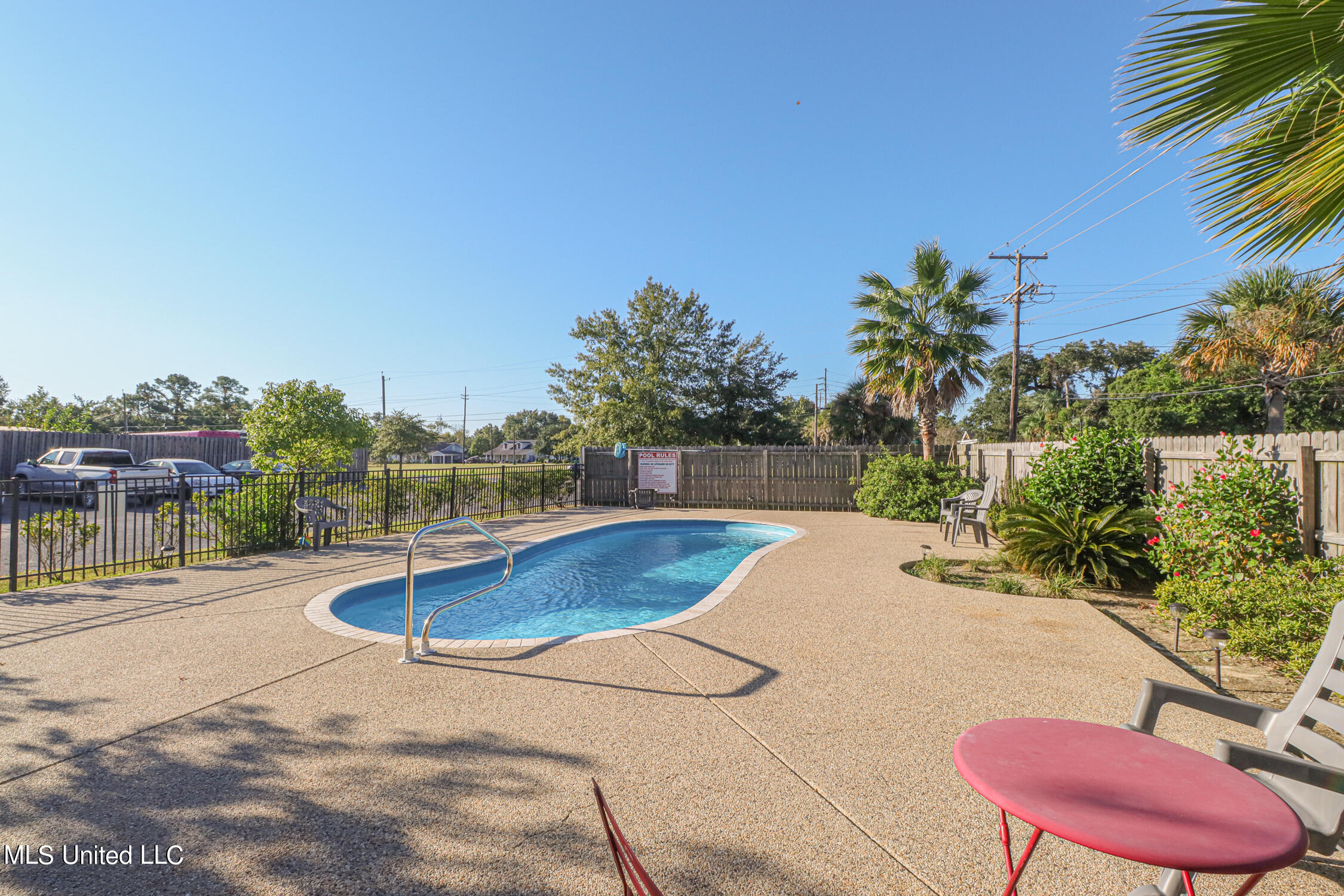 699 Dunbar Avenue, 204