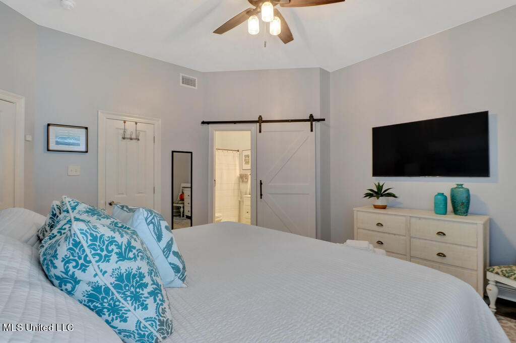 699 Dunbar Avenue, 204