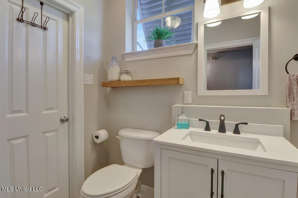 699 Dunbar Avenue, 204