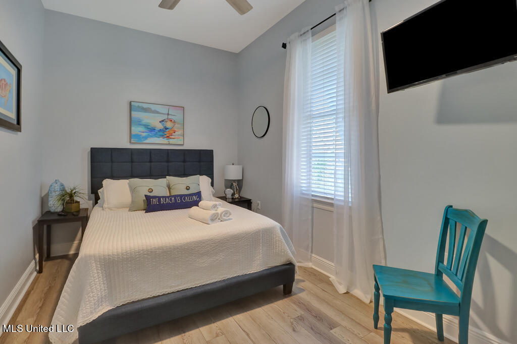 699 Dunbar Avenue, 204