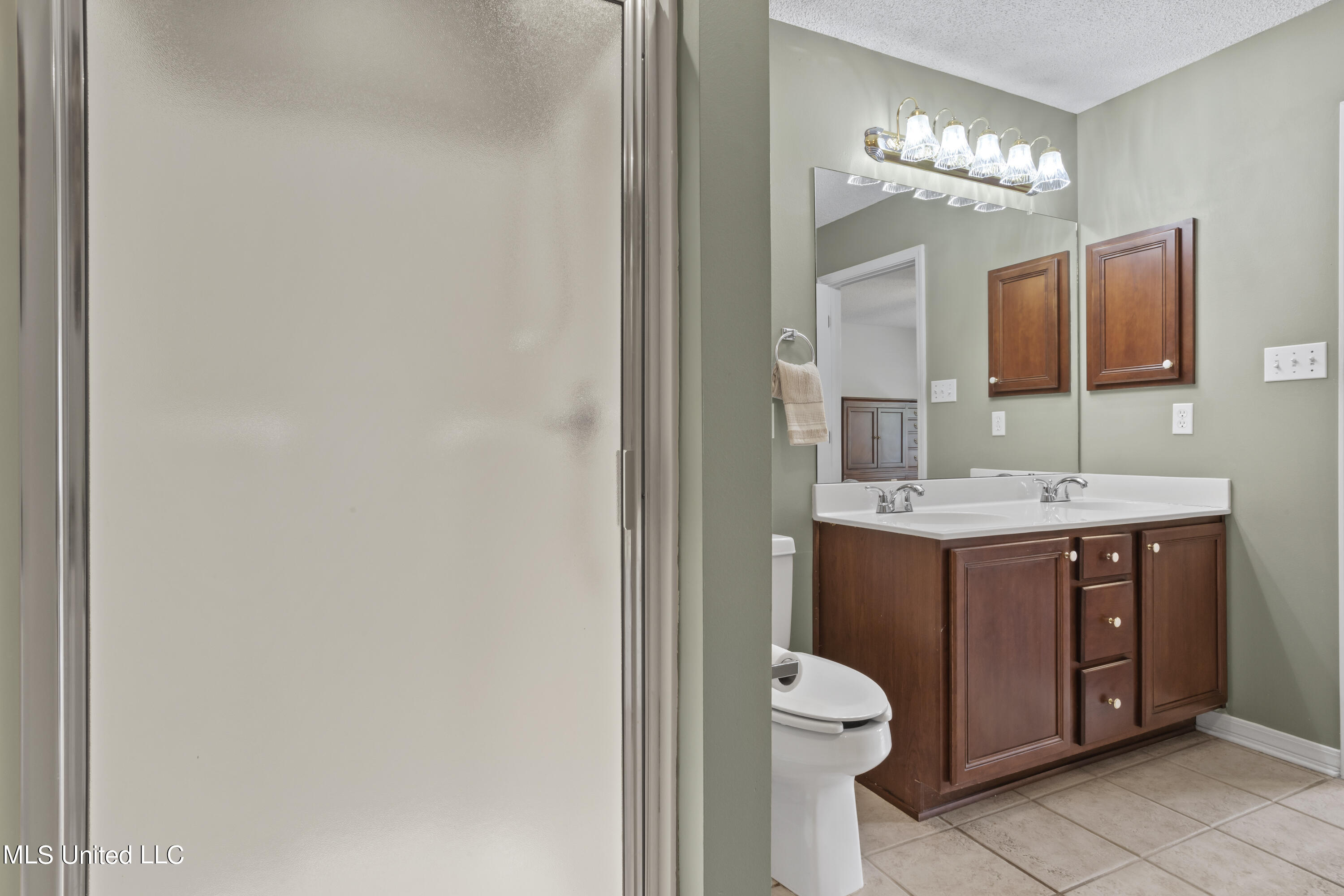 3122 Shadow Wood Drive