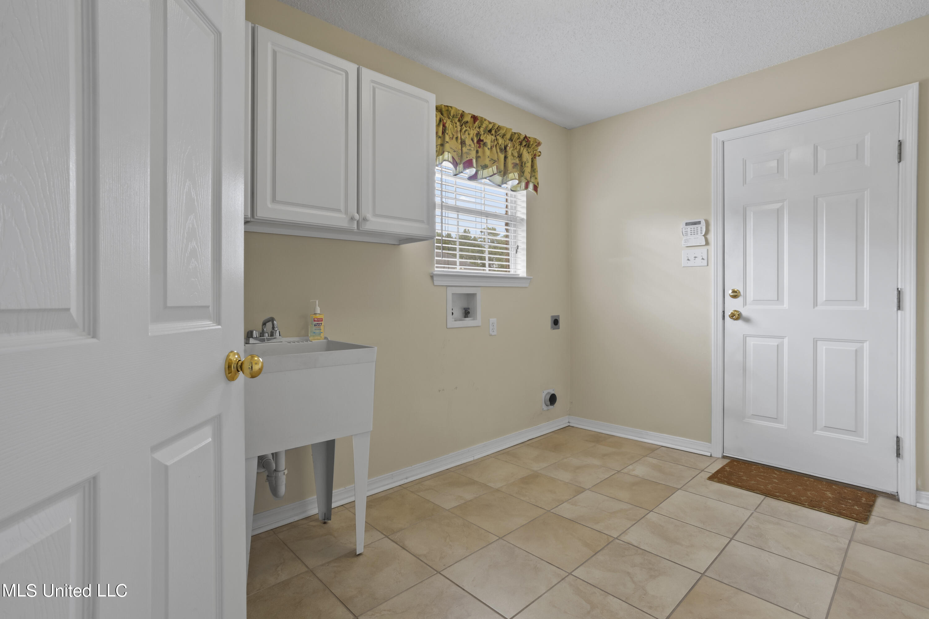 3122 Shadow Wood Drive