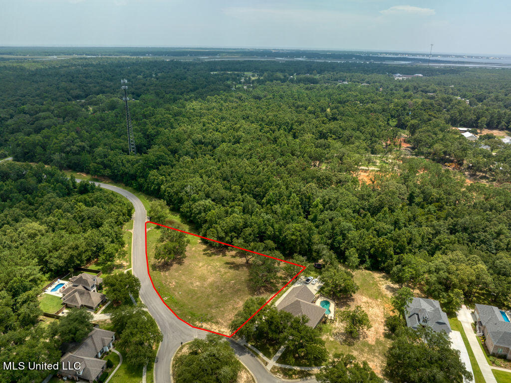 1-2 Magnolia Boulevard