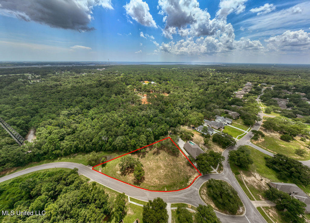 1-2 Magnolia Boulevard