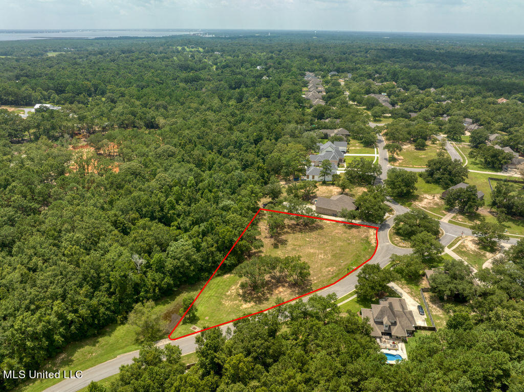 1-2 Magnolia Boulevard