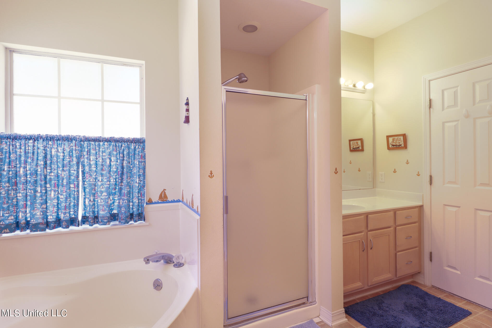 9821 Ana Hulu Street