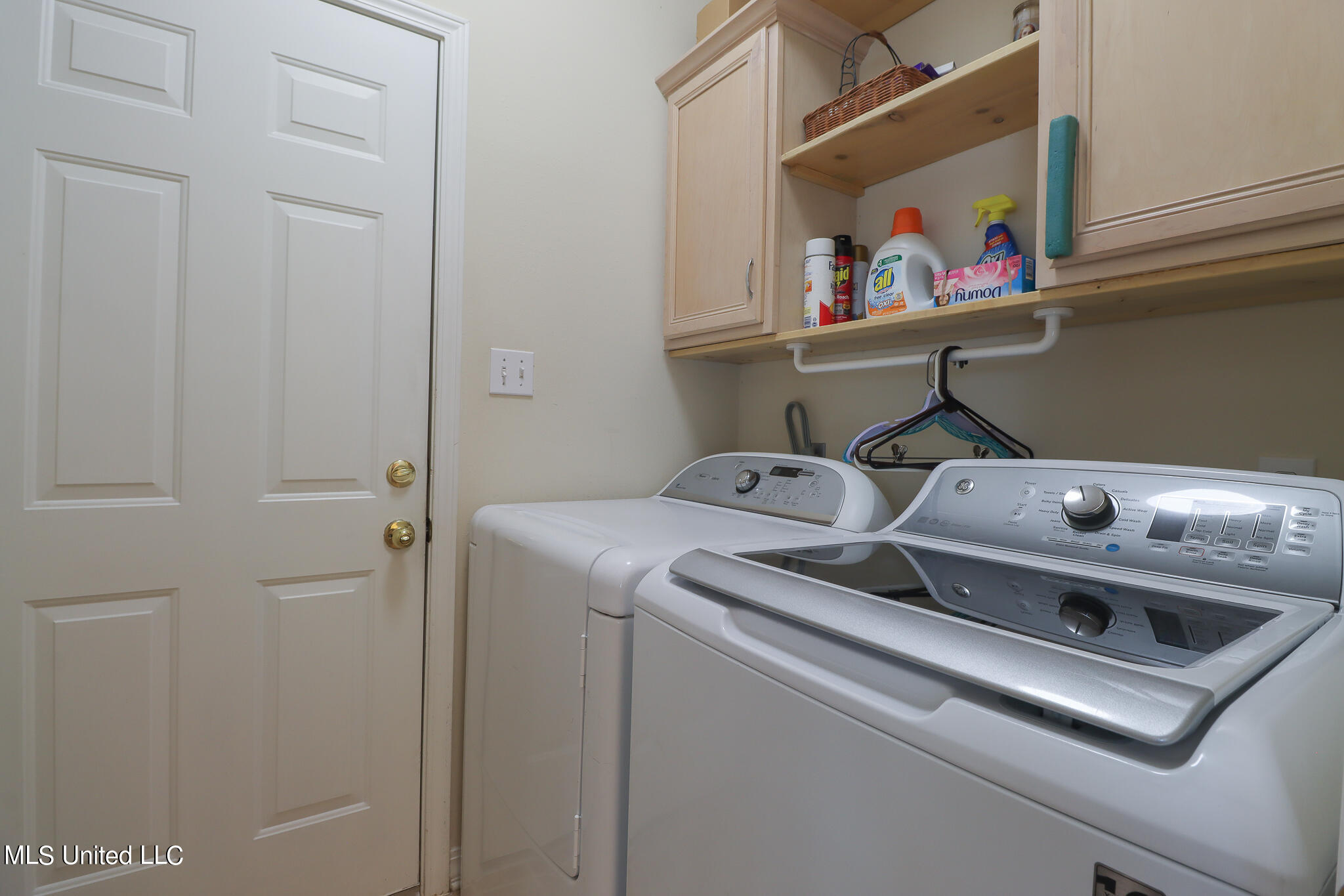 9821 Ana Hulu Street