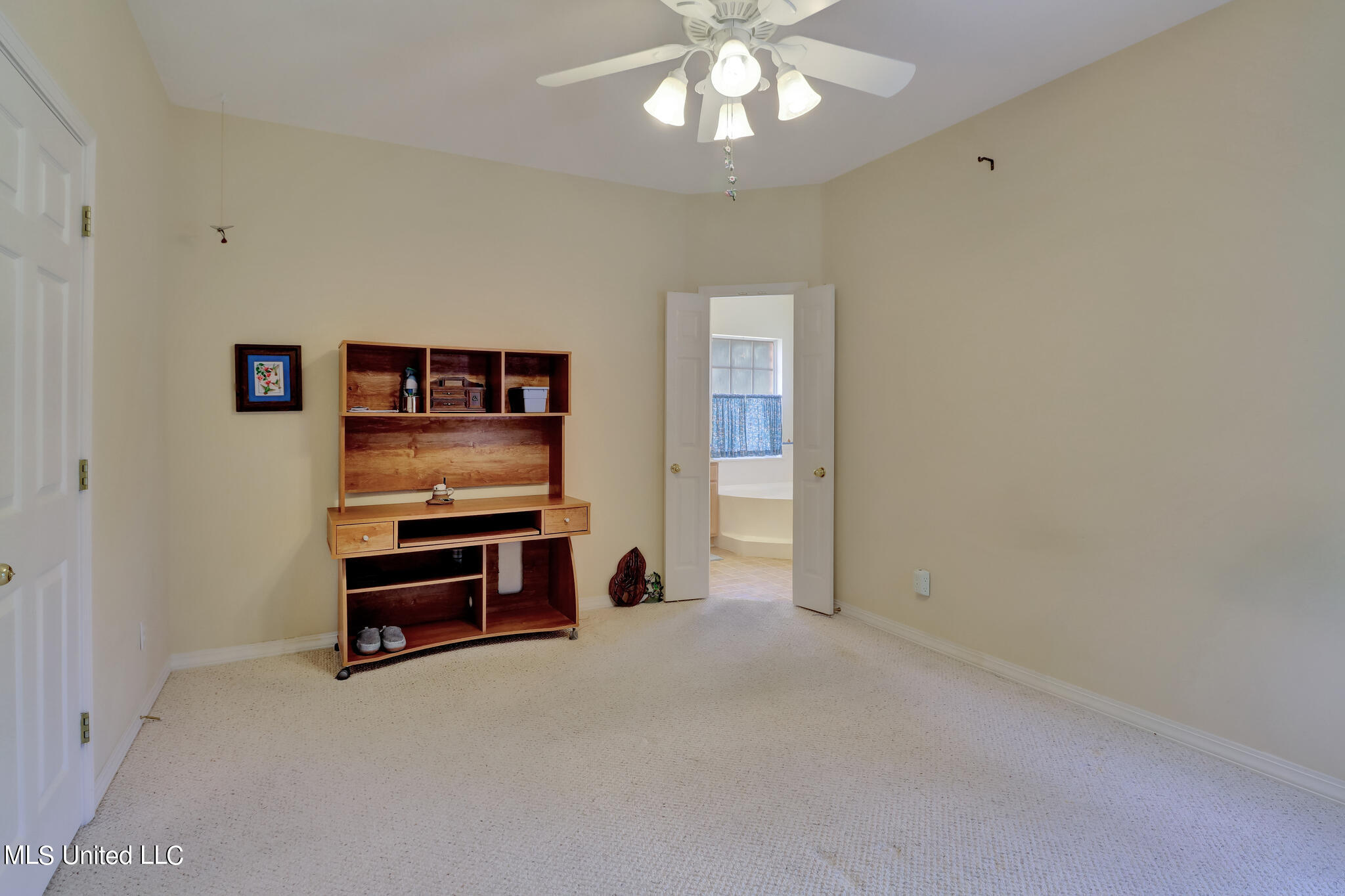 9821 Ana Hulu Street