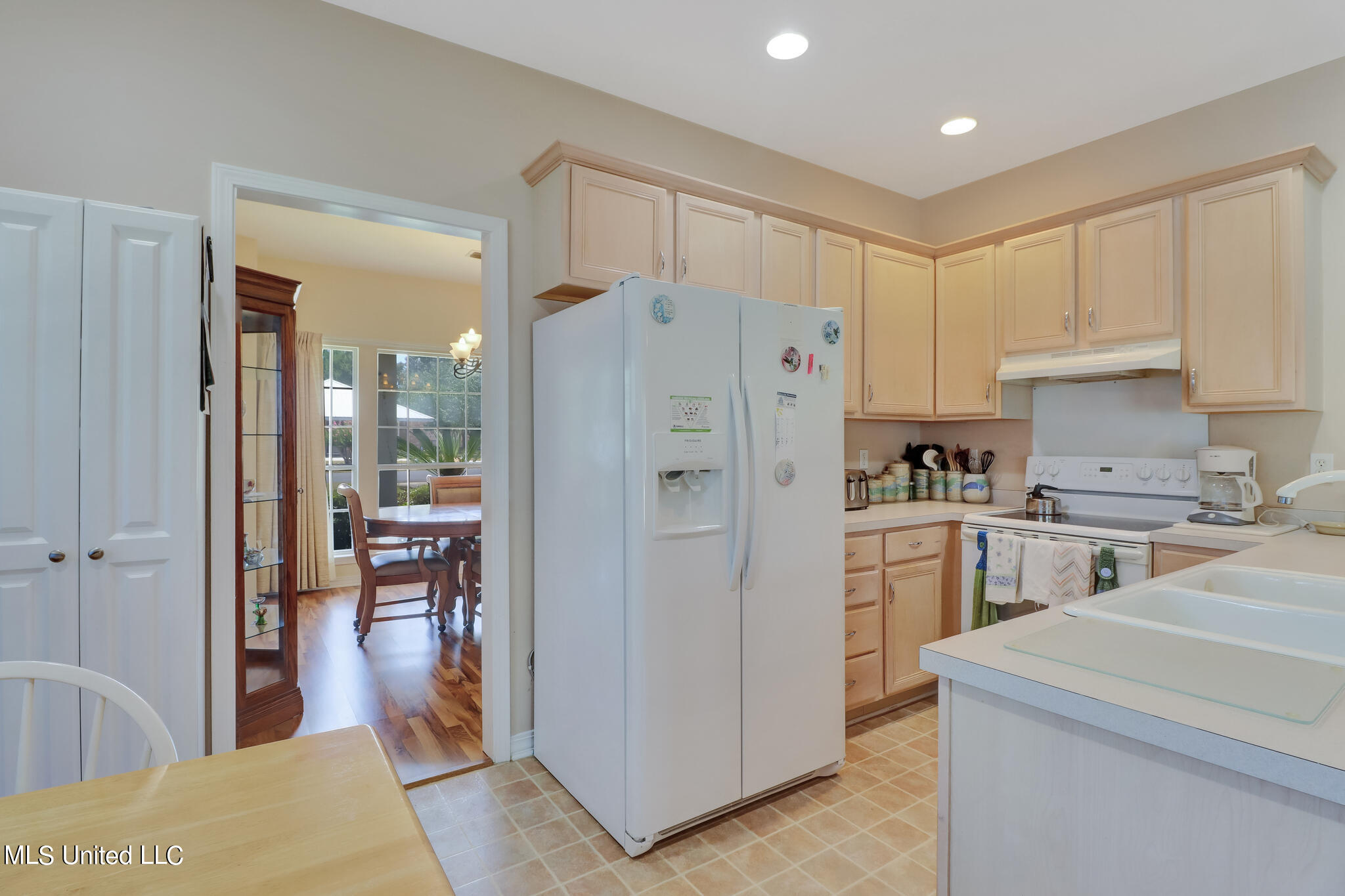 9821 Ana Hulu Street