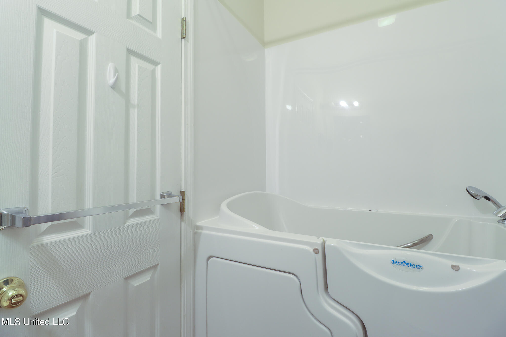 9821 Ana Hulu Street