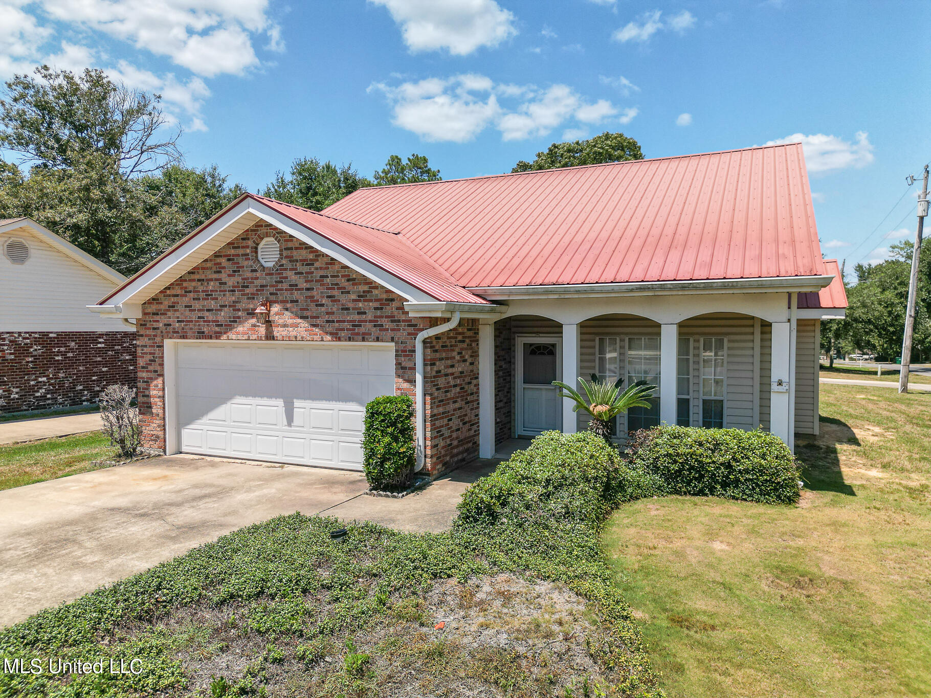 9821 Ana Hulu Street