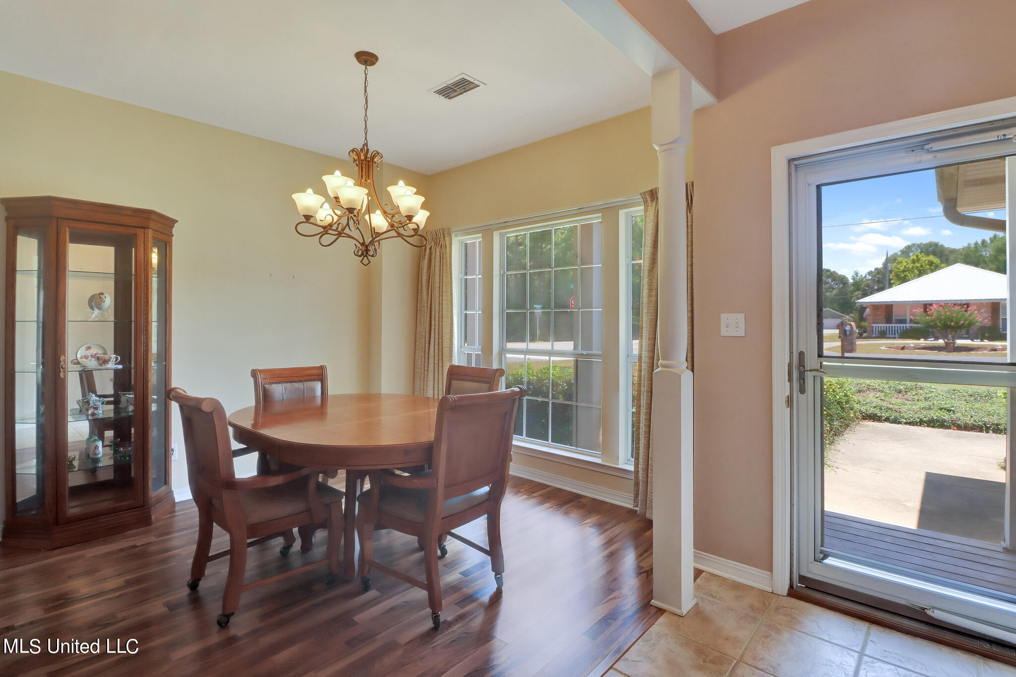 9821 Ana Hulu Street