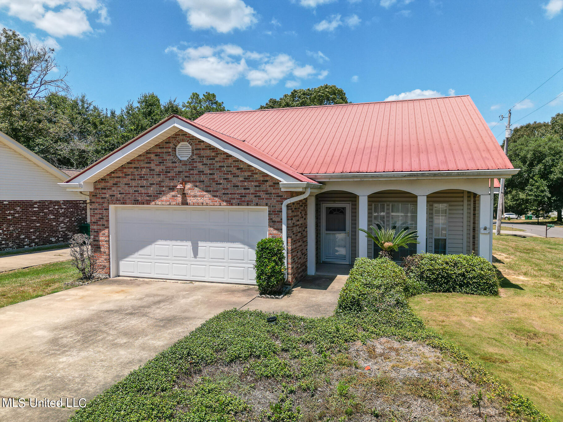 9821 Ana Hulu Street