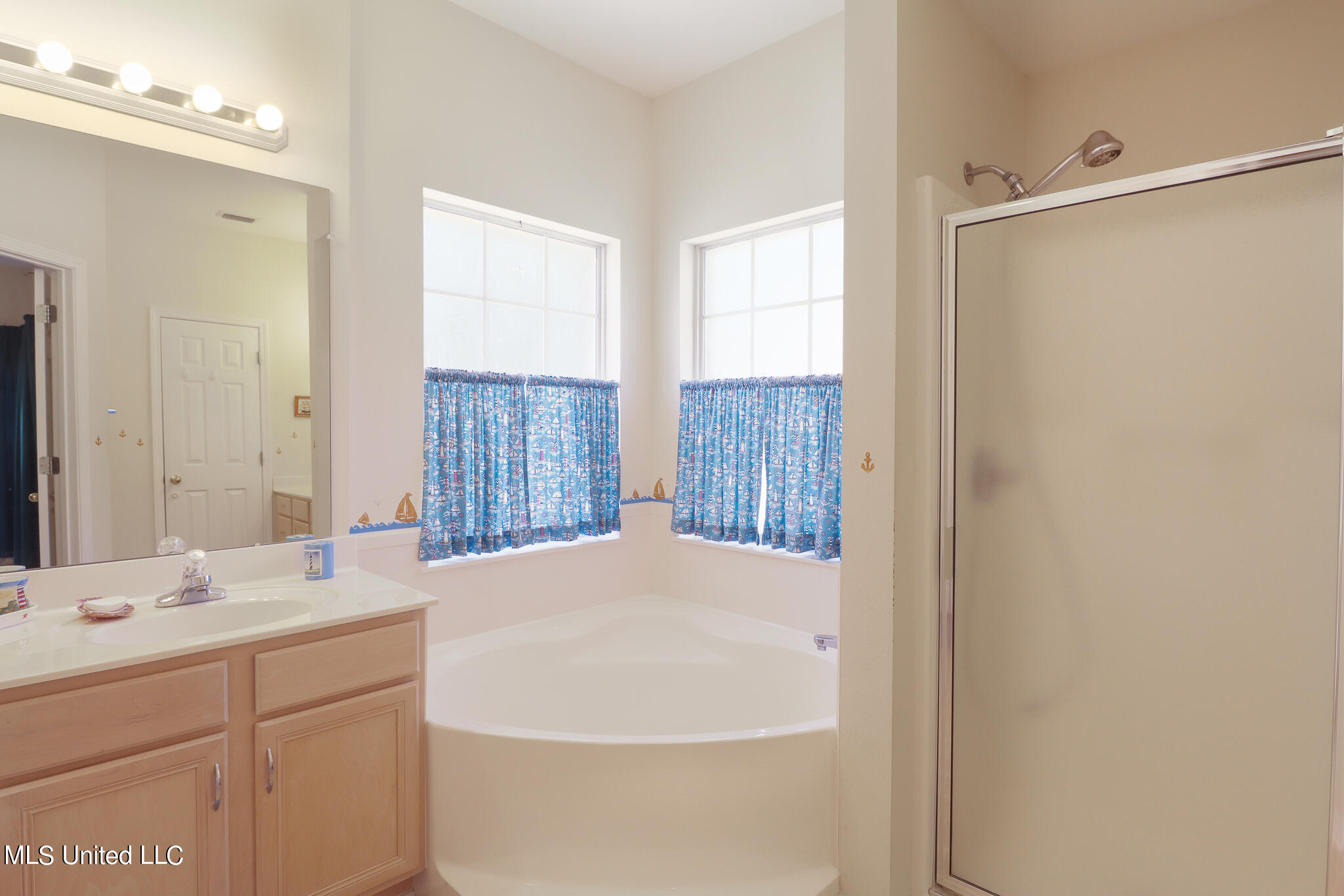 9821 Ana Hulu Street