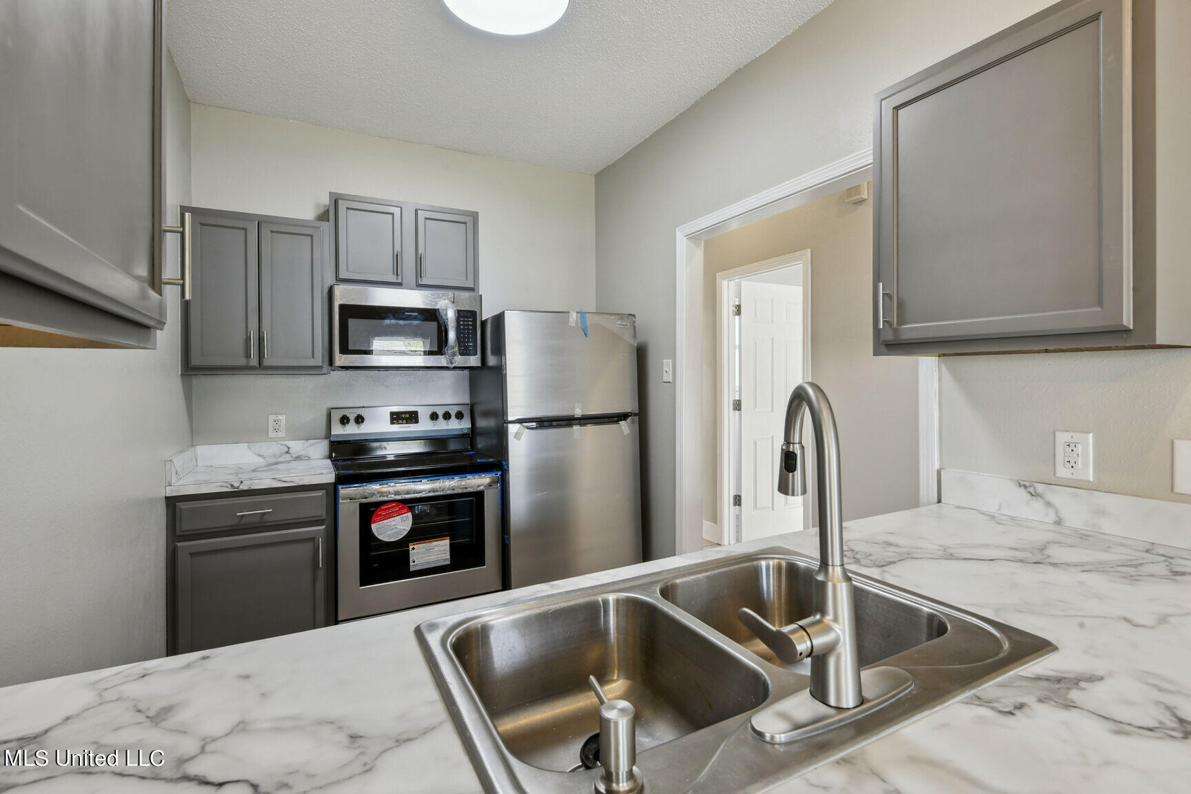 10013 Joe'S Bayou Road, 10015