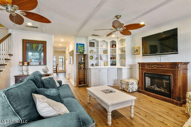 1815 Nicholson Avenue