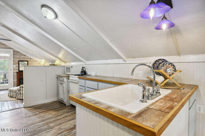 1815 Nicholson Avenue