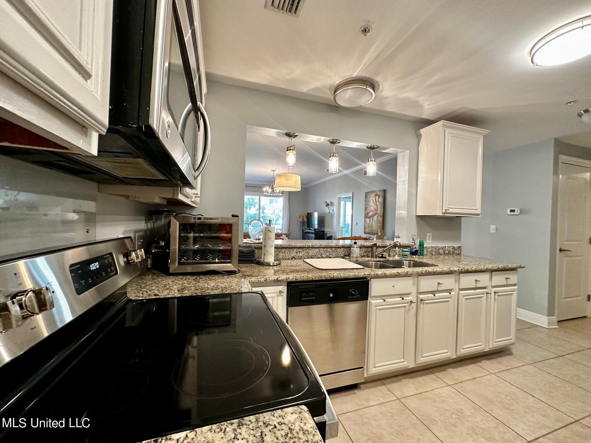 900 Village Lane, 513