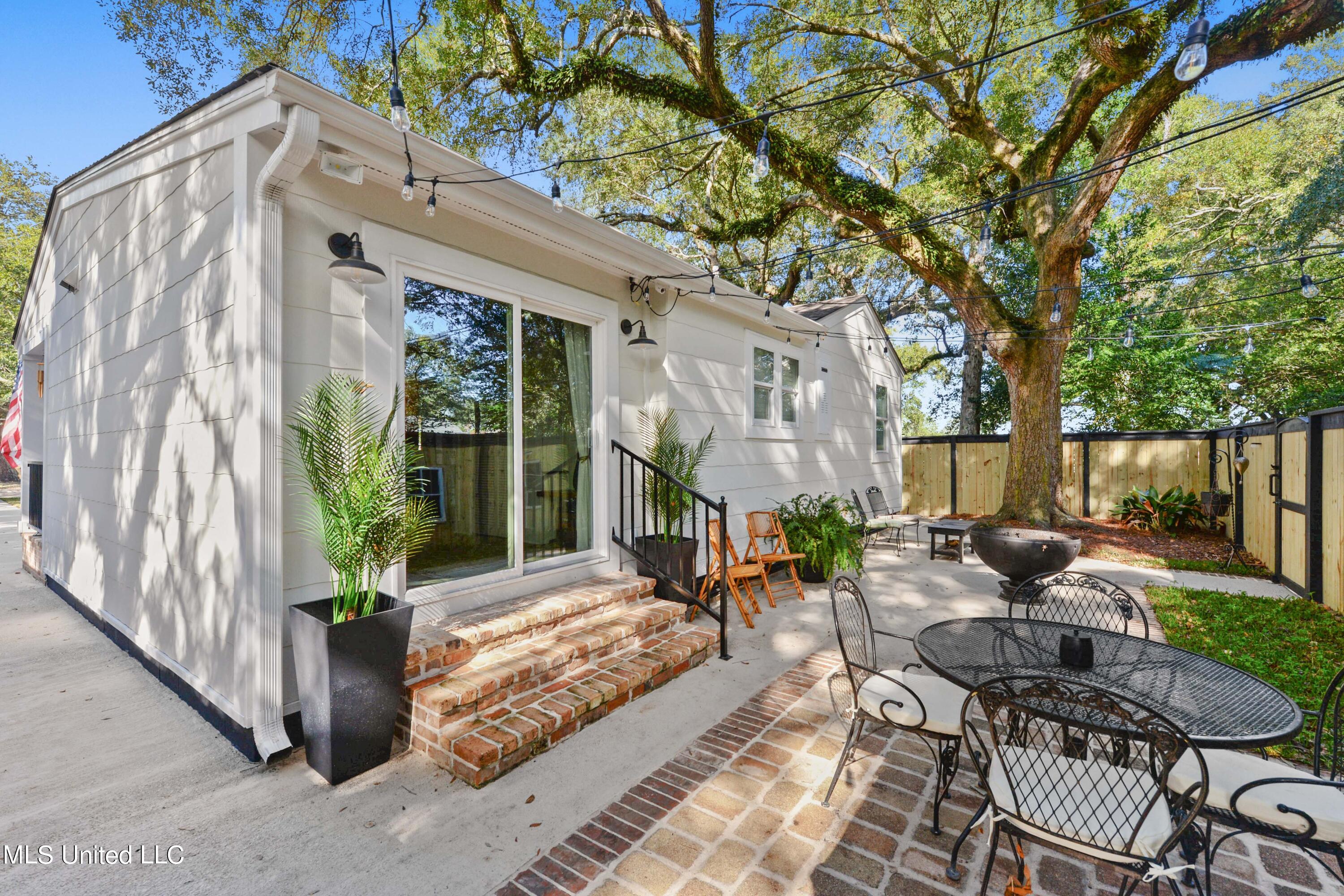 180 Jefferson Davis Avenue