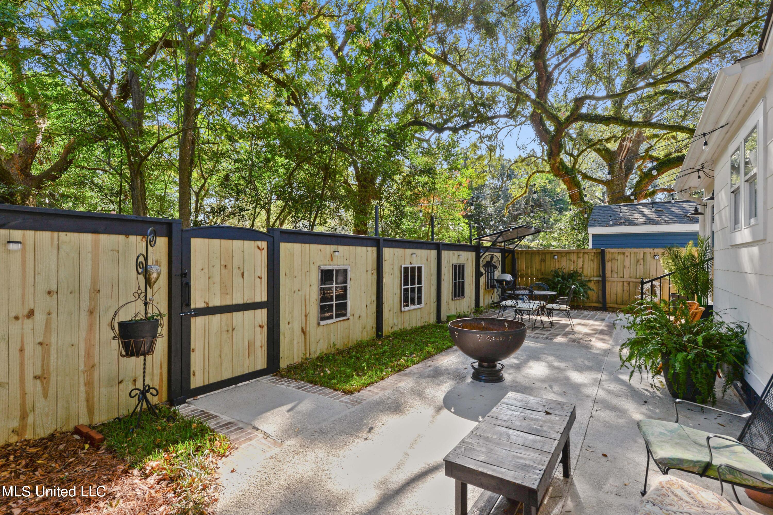 180 Jefferson Davis Avenue