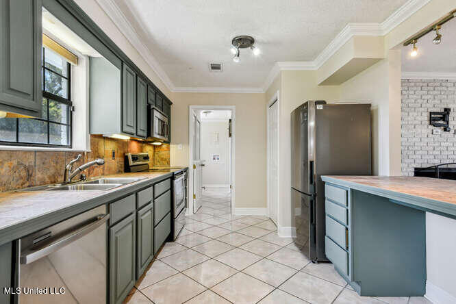 414 Demontluzin Avenue