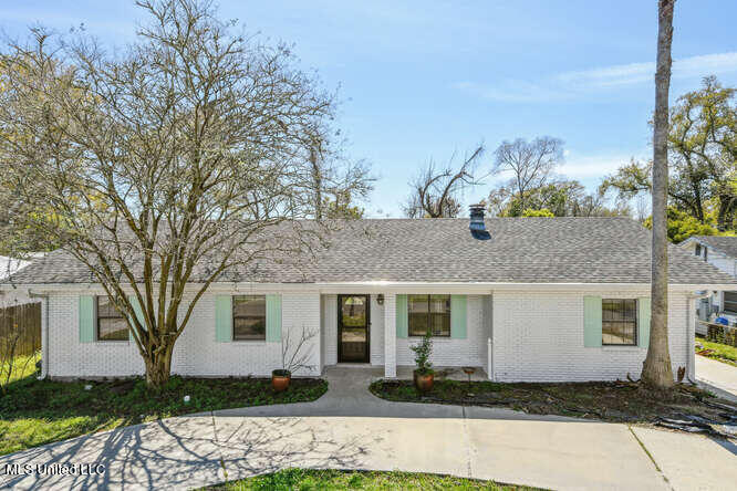 414 Demontluzin Avenue