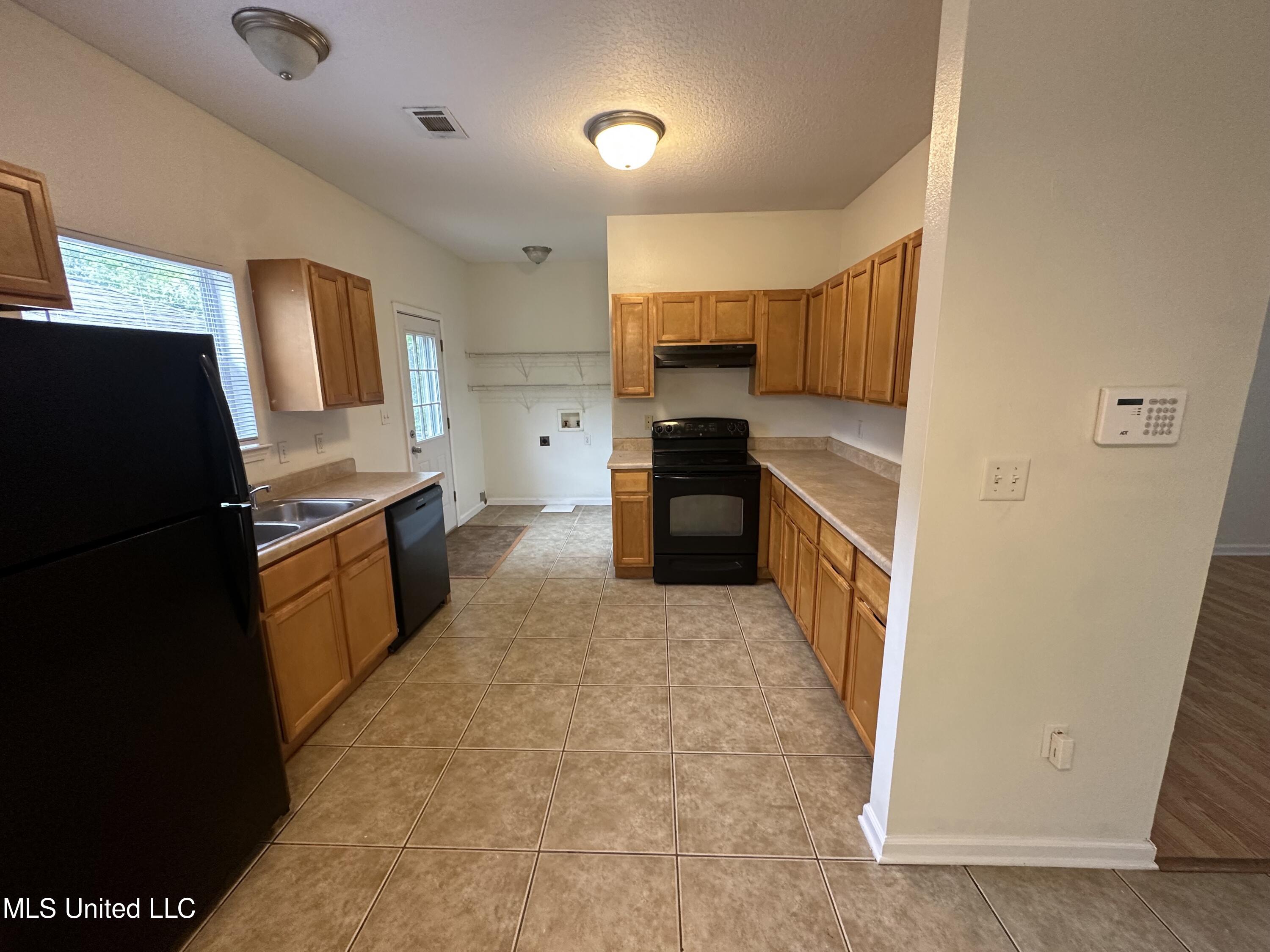 6062 E Benton Street