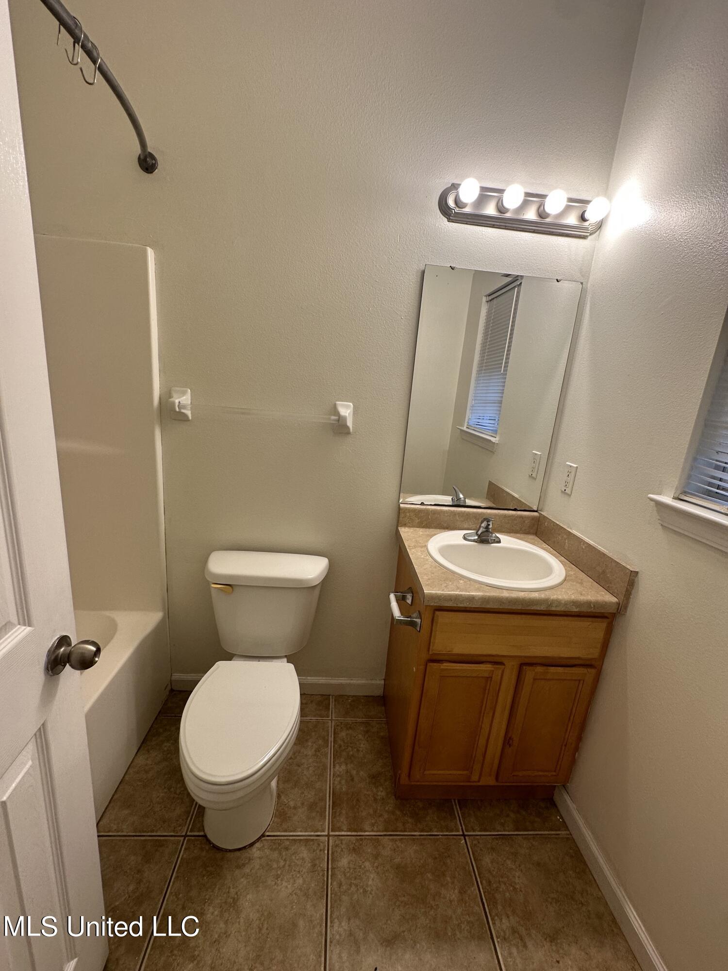 6062 E Benton Street