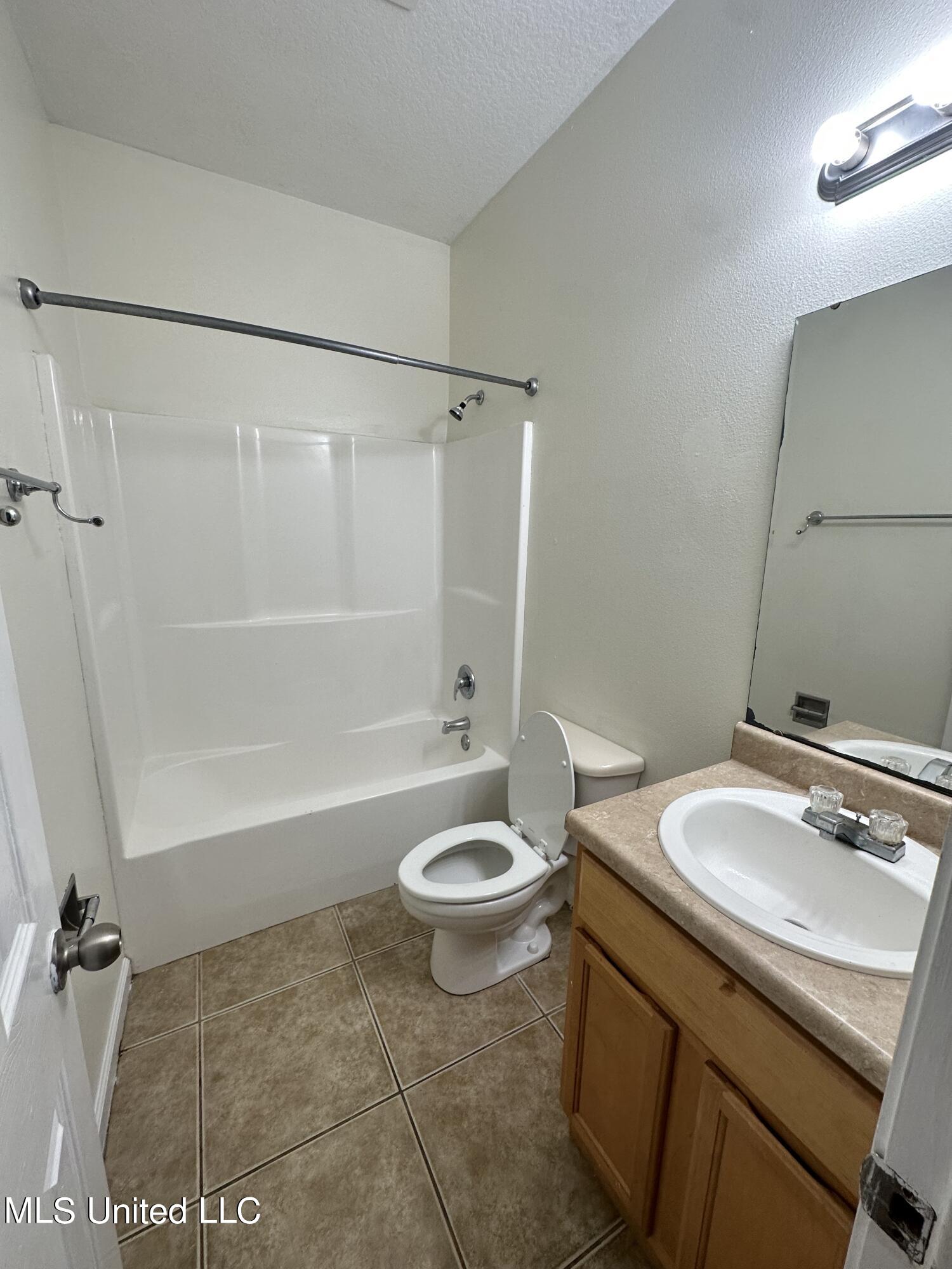 6062 E Benton Street