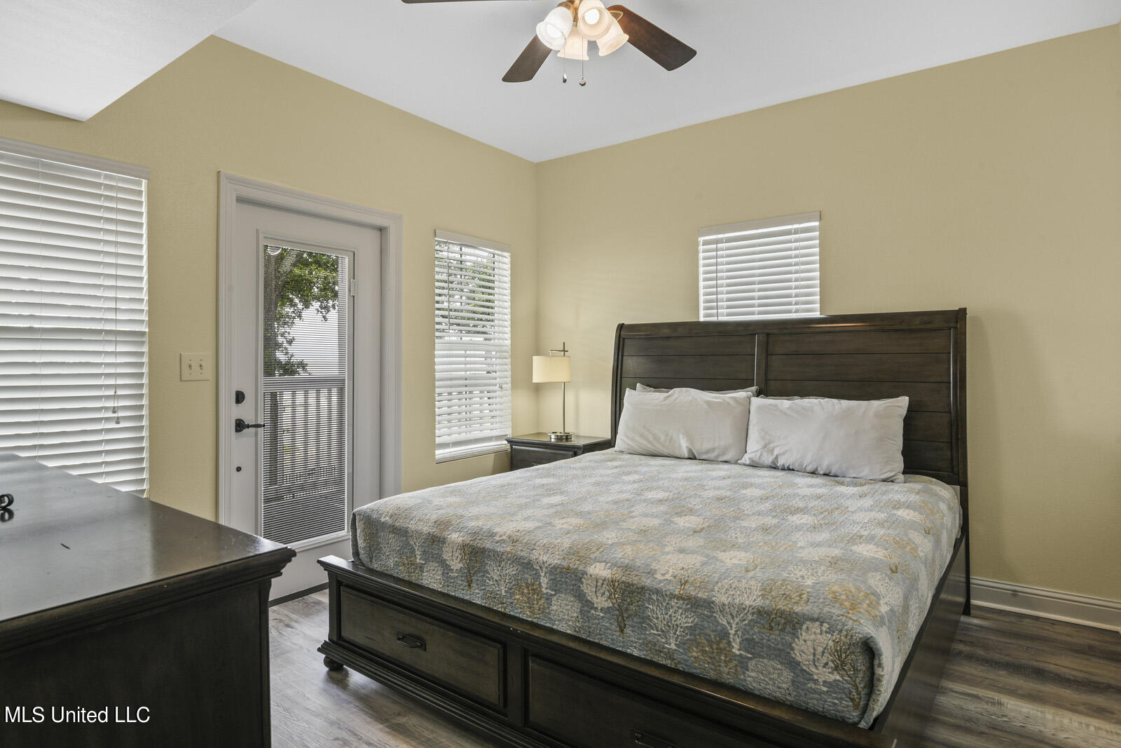 244 W Beach Boulevard